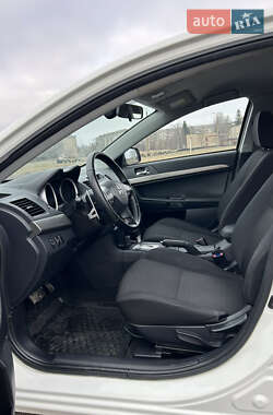 Хетчбек Mitsubishi Lancer 2012 в 