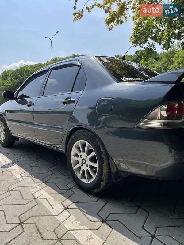 Седан Mitsubishi Lancer 2004 в Тернополе