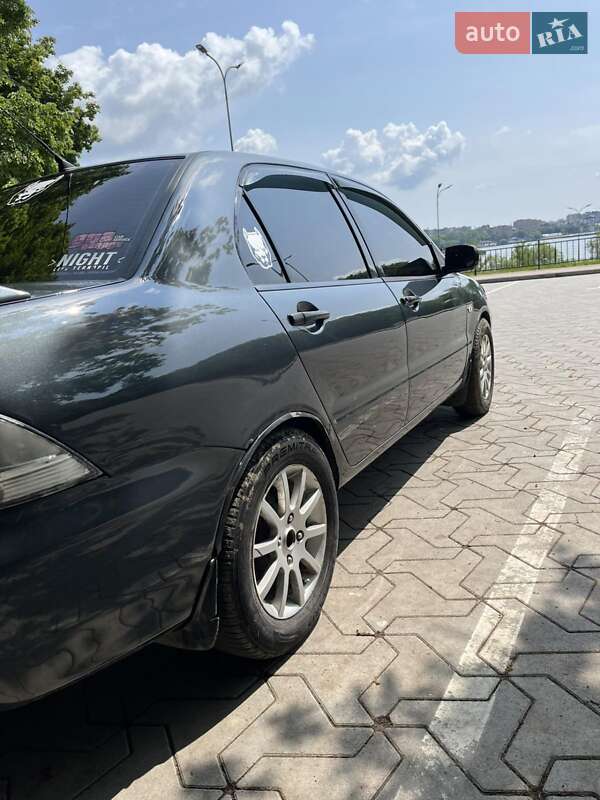 Седан Mitsubishi Lancer 2004 в Тернополе