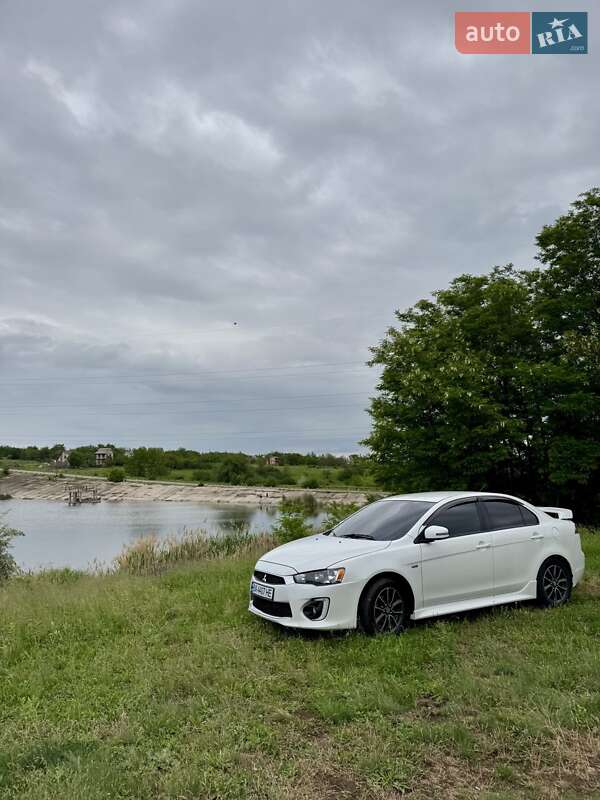 Седан Mitsubishi Lancer 2017 в 
