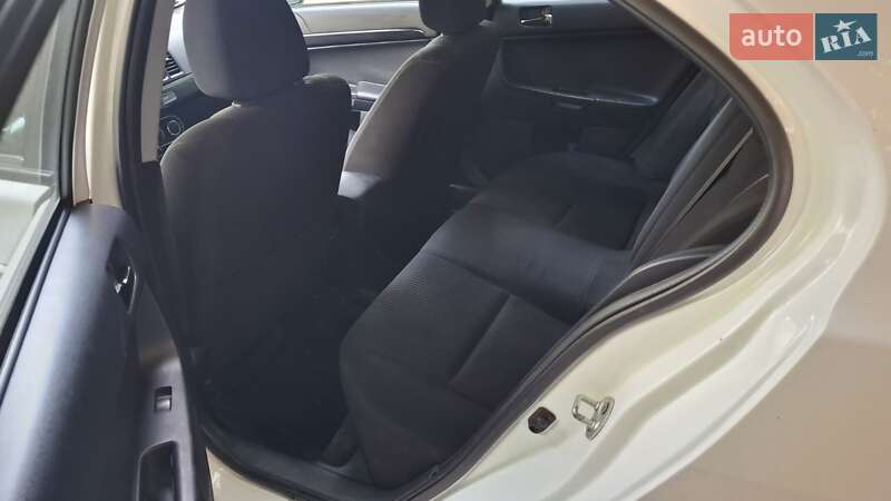 Седан Mitsubishi Lancer 2013 в Киеве