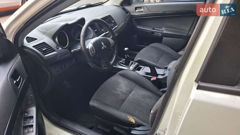 Седан Mitsubishi Lancer 2013 в Киеве