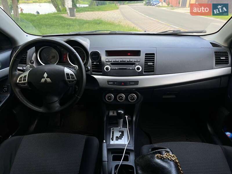 Хэтчбек Mitsubishi Lancer 2009 в Киеве