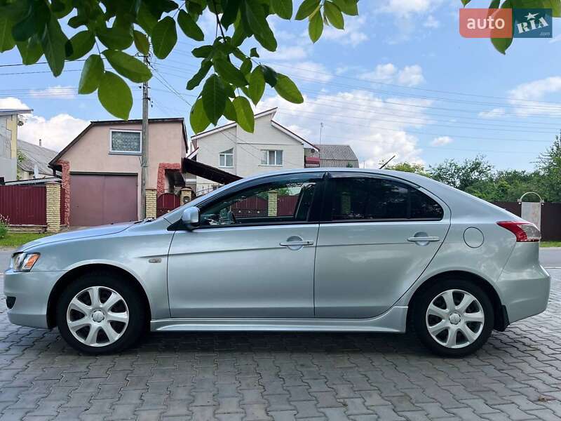 Хэтчбек Mitsubishi Lancer 2009 в Киеве