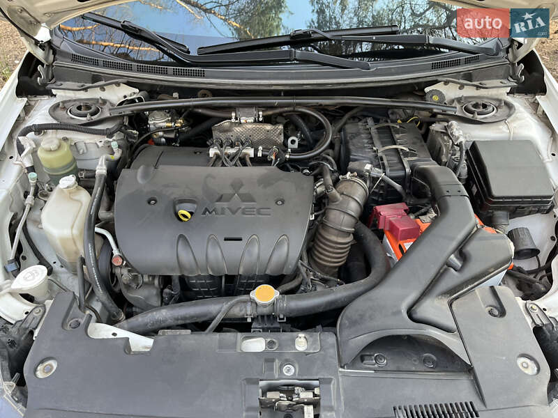 Седан Mitsubishi Lancer 2009 в Запоріжжі