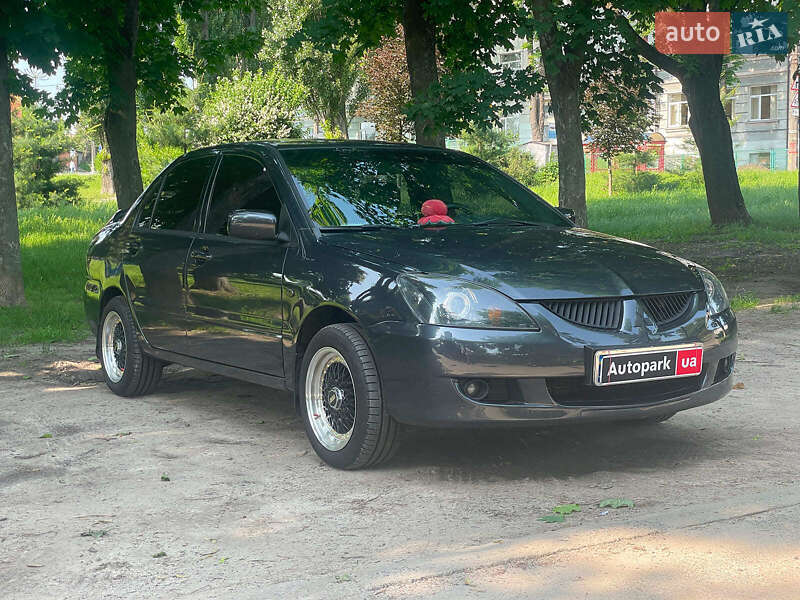 Седан Mitsubishi Lancer 2003 в Киеве