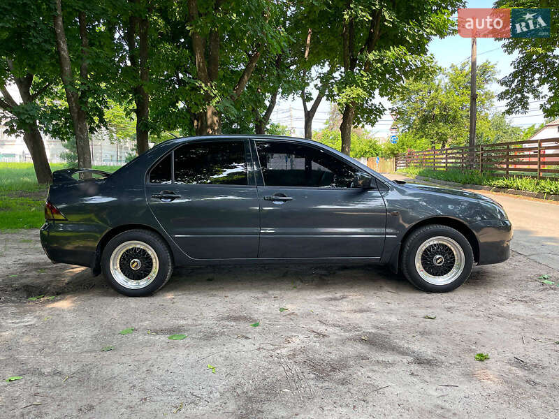 Седан Mitsubishi Lancer 2003 в Киеве