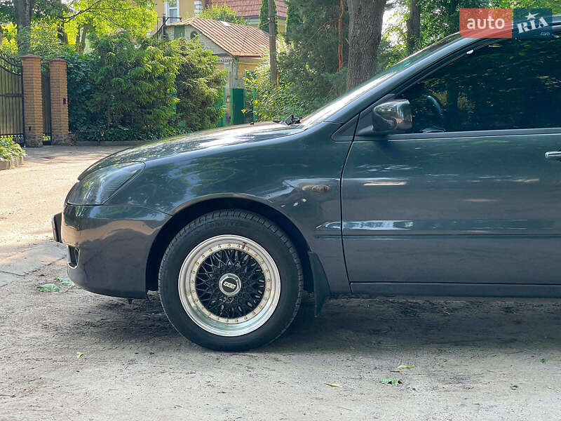 Седан Mitsubishi Lancer 2003 в Киеве