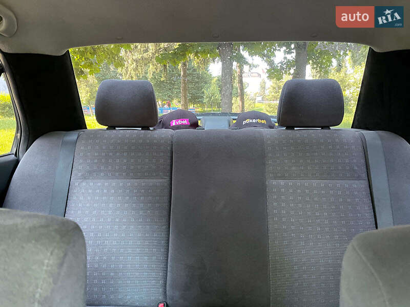 Седан Mitsubishi Lancer 2003 в Киеве