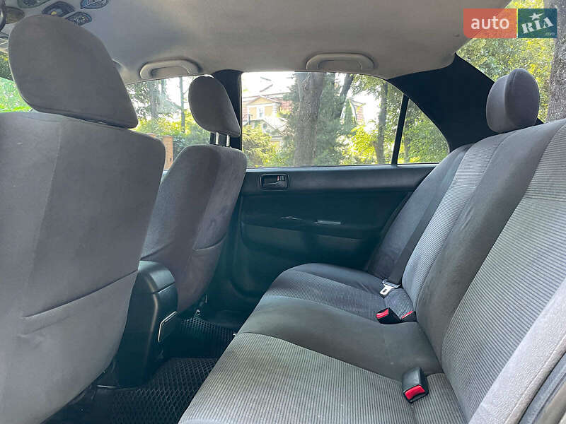 Седан Mitsubishi Lancer 2003 в Киеве