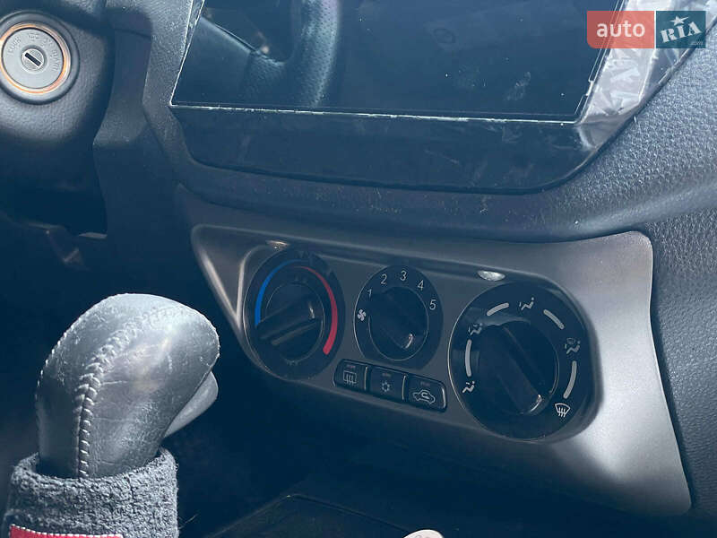Седан Mitsubishi Lancer 2003 в Киеве