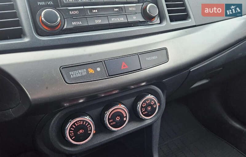 Седан Mitsubishi Lancer 2012 в Николаеве