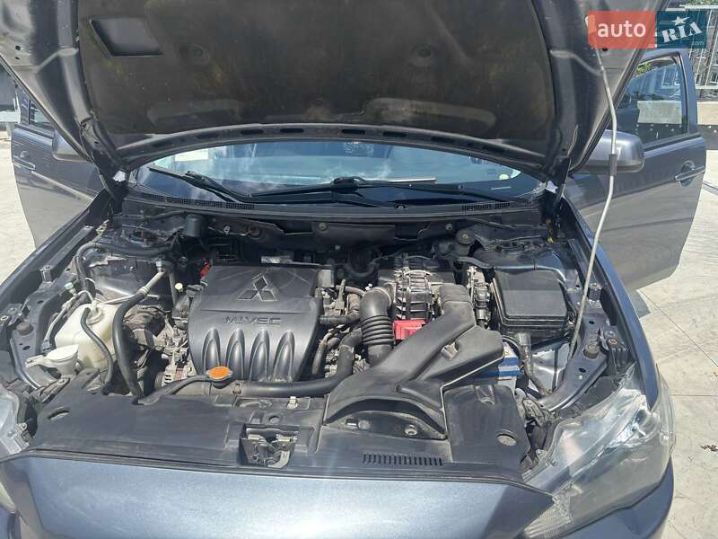Седан Mitsubishi Lancer 2011 в Києві
