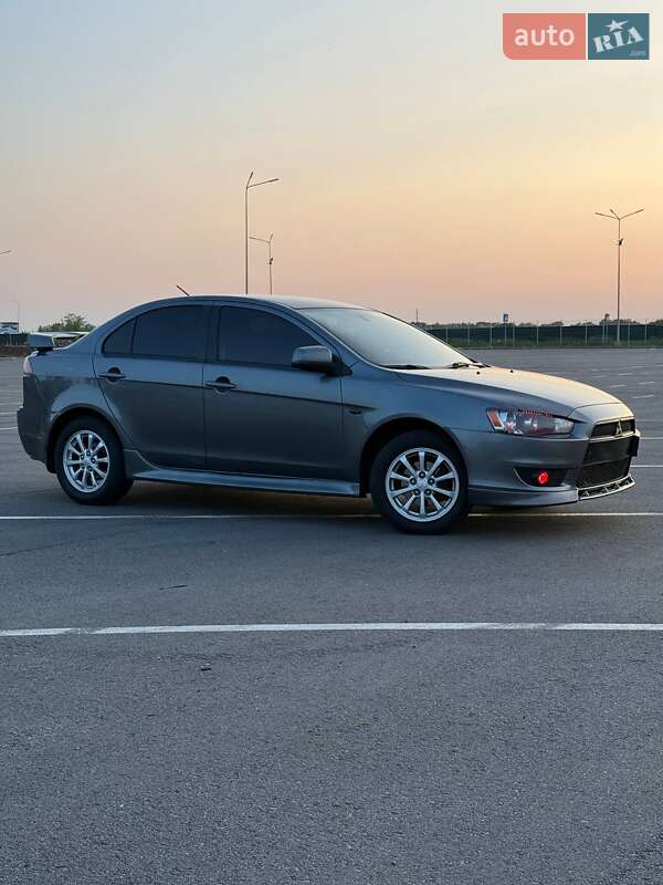 Седан Mitsubishi Lancer 2011 в Горишних Плавнях