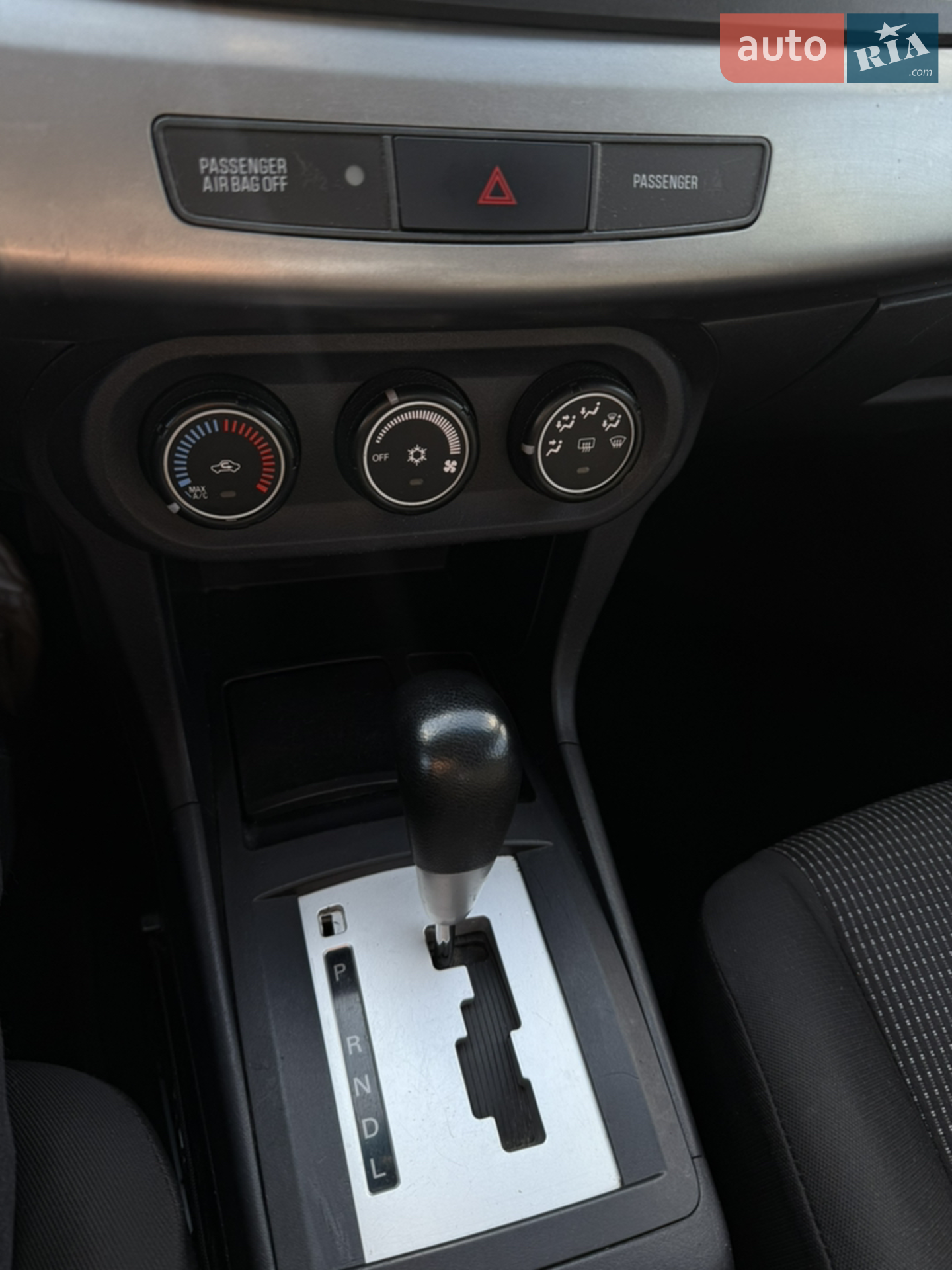 2010 Mitsubishi Lancer - мініатюра 16