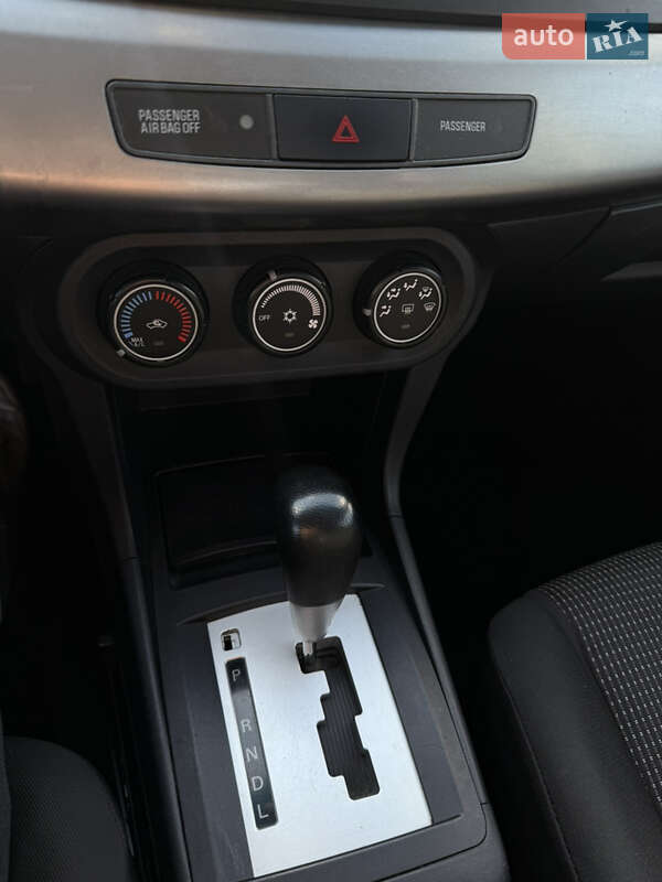Седан Mitsubishi Lancer 2010 в Киеве