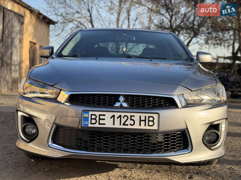 Седан Mitsubishi Lancer 2017 в Николаеве