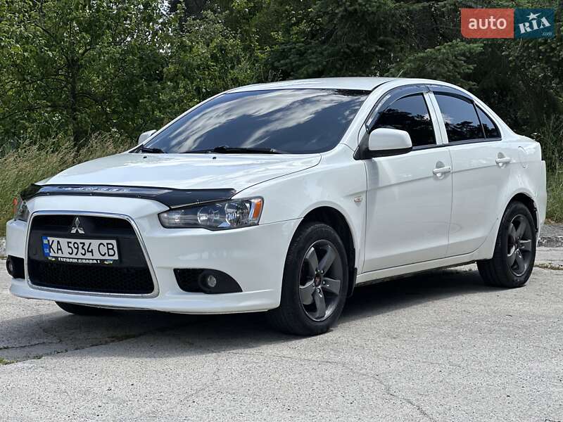 Седан Mitsubishi Lancer 2012 в Нетешине