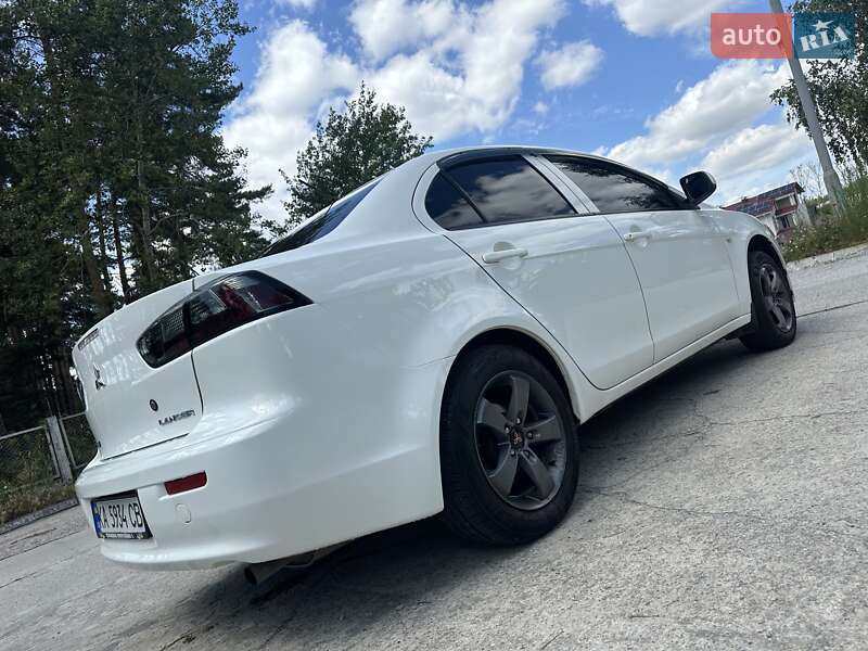 Седан Mitsubishi Lancer 2012 в Нетешине
