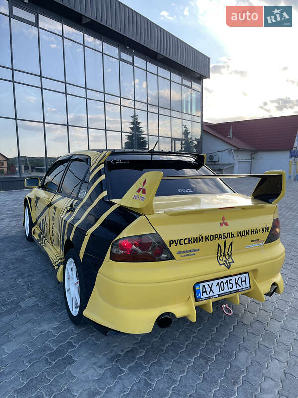 Седан Mitsubishi Lancer 2004 в Черновцах