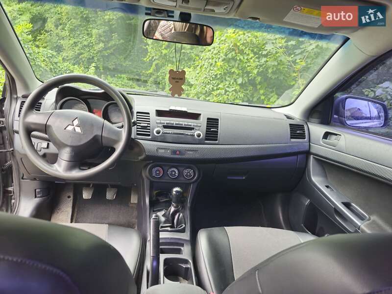 Седан Mitsubishi Lancer 2008 в Киеве