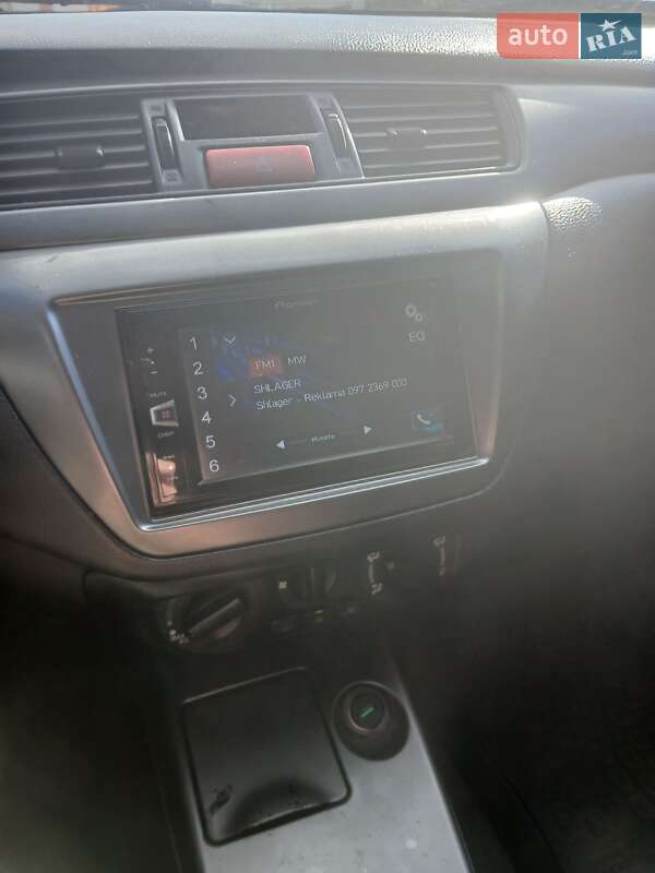 Седан Mitsubishi Lancer 2006 в Умани