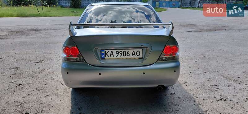 Седан Mitsubishi Lancer 2004 в Києві
