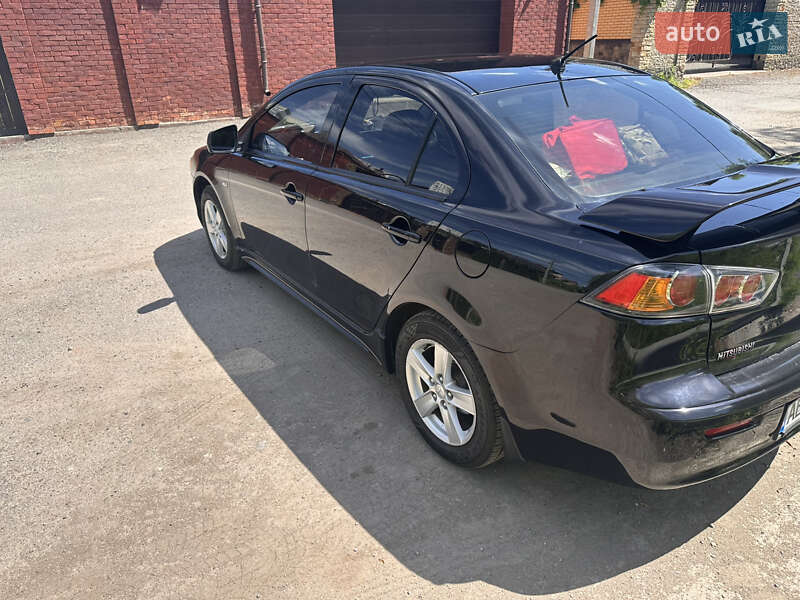 Седан Mitsubishi Lancer 2009 в Виннице