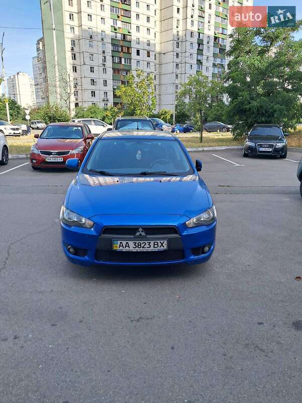 Хэтчбек Mitsubishi Lancer 2009 в Киеве