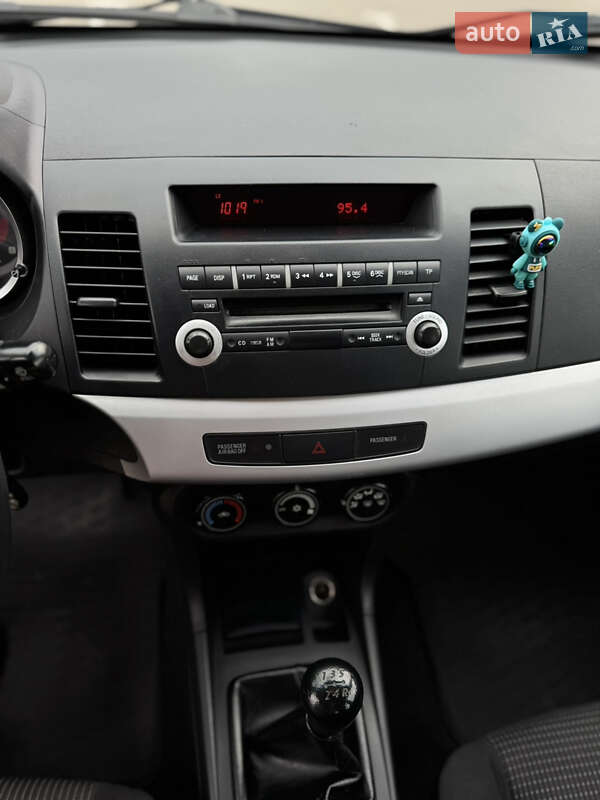 Седан Mitsubishi Lancer 2008 в Чернигове