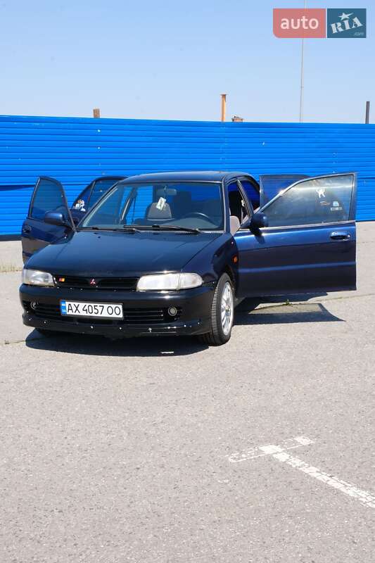 Седан Mitsubishi Lancer 1995 в Харькове