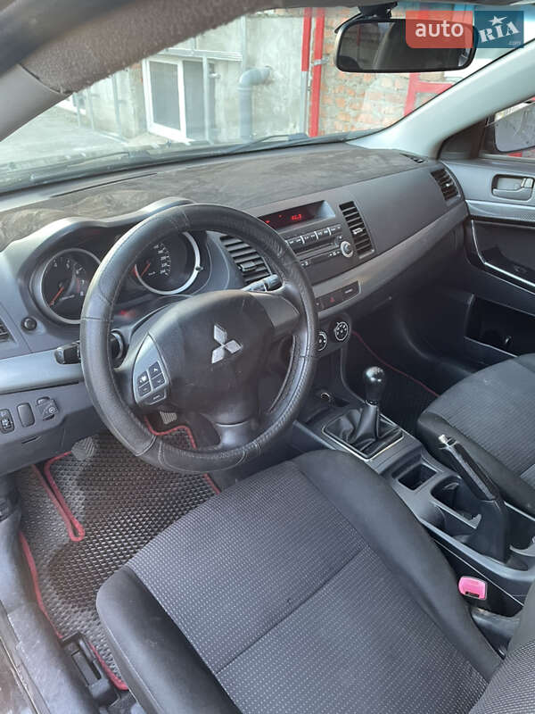 Седан Mitsubishi Lancer 2010 в Полонном