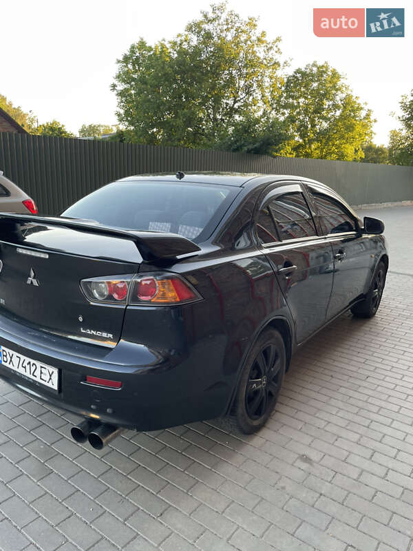 Седан Mitsubishi Lancer 2010 в Полонном