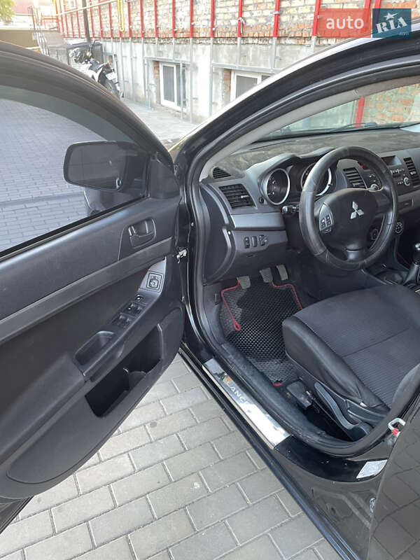 Седан Mitsubishi Lancer 2010 в Полонном