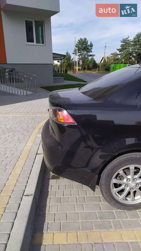 Седан Mitsubishi Lancer 2013 в Старичах