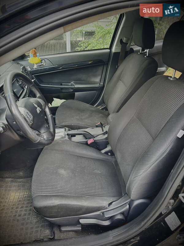 Седан Mitsubishi Lancer 2013 в Старичах