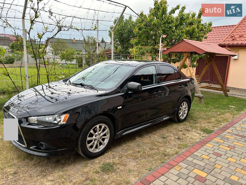 Седан Mitsubishi Lancer 2013 в Старичах