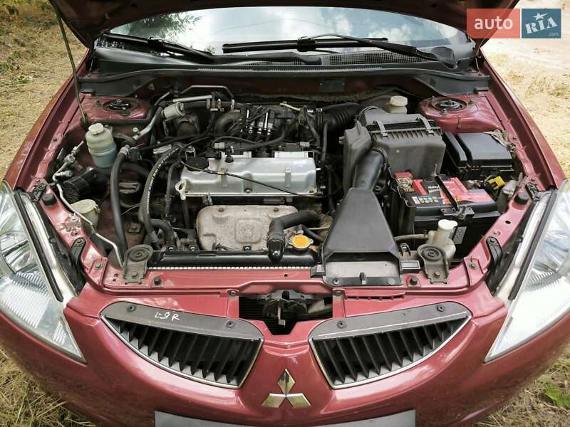 Седан Mitsubishi Lancer 2004 в Днепре
