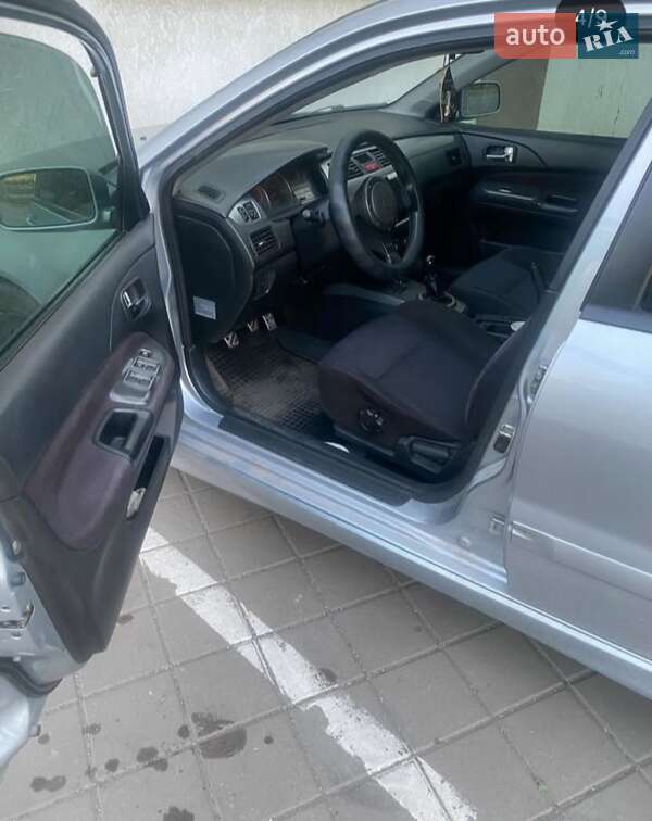 Универсал Mitsubishi Lancer 2005 в Синельниково