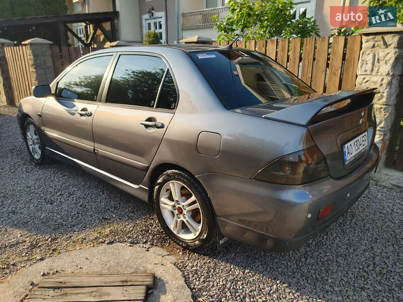 Седан Mitsubishi Lancer 2004 в Ужгороде