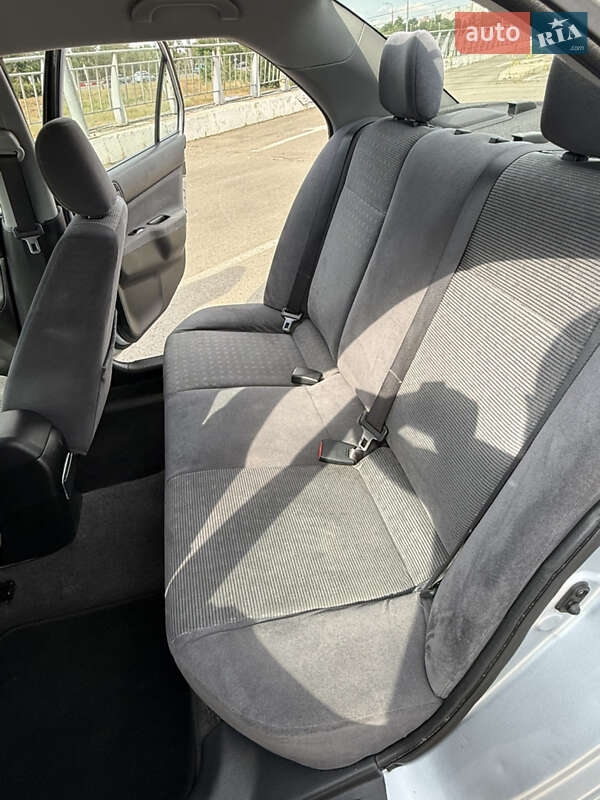 Седан Mitsubishi Lancer 2003 в Киеве