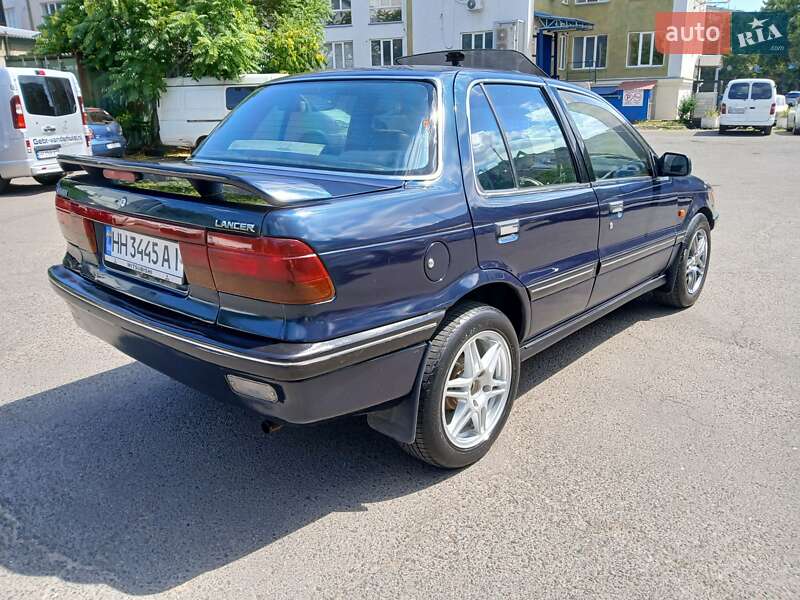 Седан Mitsubishi Lancer 1992 в Одессе