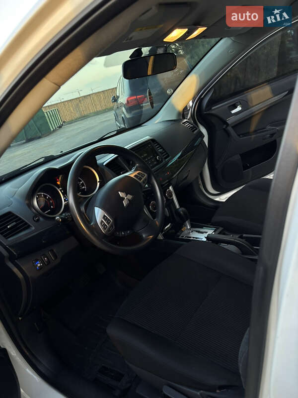Седан Mitsubishi Lancer 2015 в Киеве