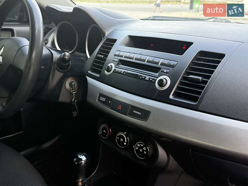 Седан Mitsubishi Lancer 2008 в Днепре