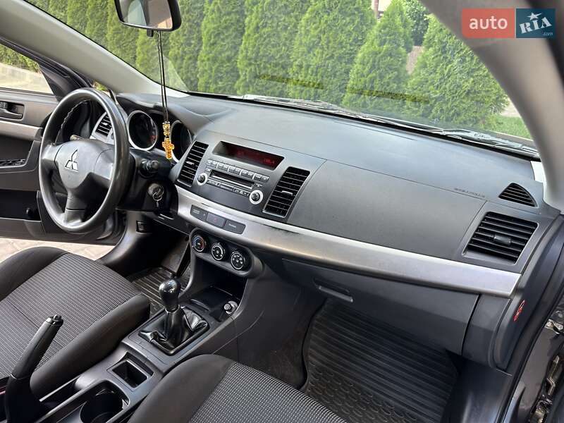 Седан Mitsubishi Lancer 2009 в Одессе