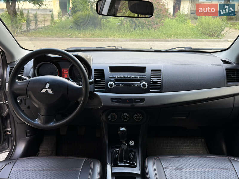Седан Mitsubishi Lancer 2008 в Бурштині