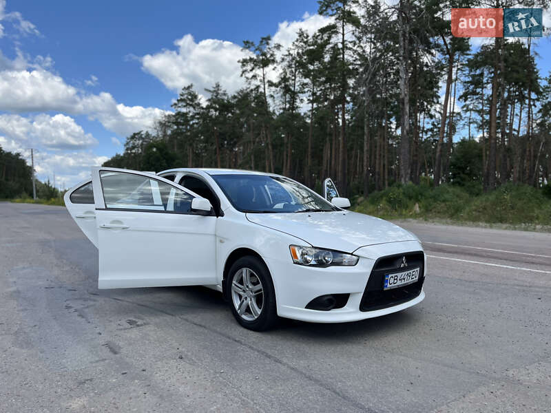 Седан Mitsubishi Lancer 2012 в Чернигове