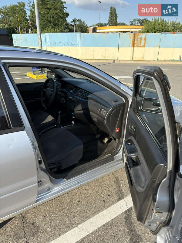 Седан Mitsubishi Lancer 2004 в Борисполе