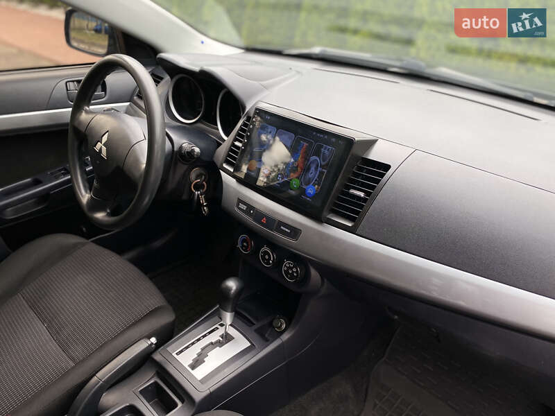 Седан Mitsubishi Lancer 2010 в Києві