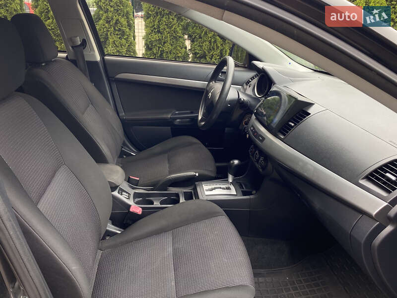 Седан Mitsubishi Lancer 2010 в Києві